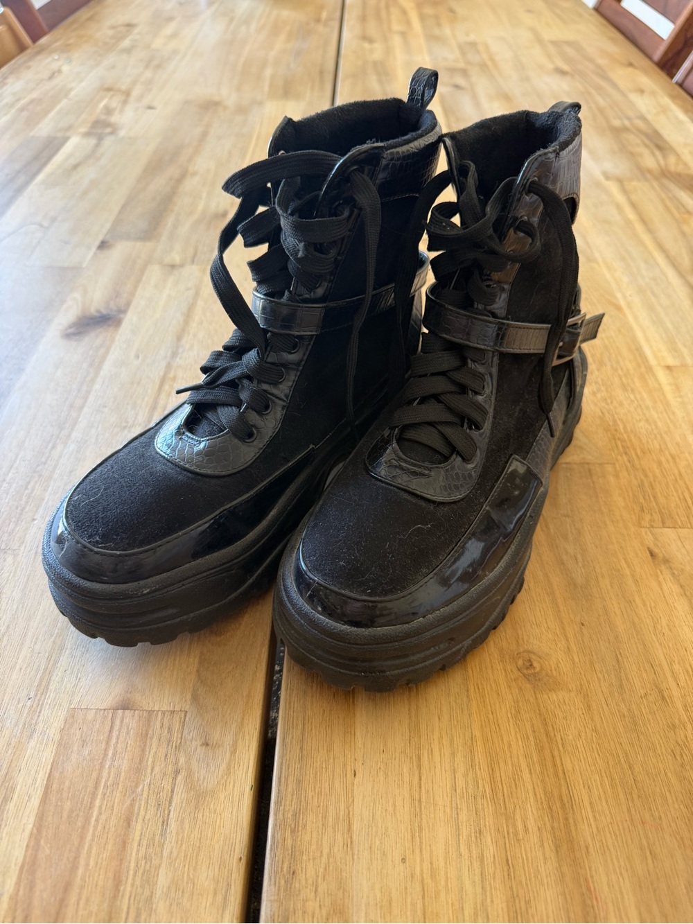 Fashion Nova Black Platform Combat Boots Women’s 7.5